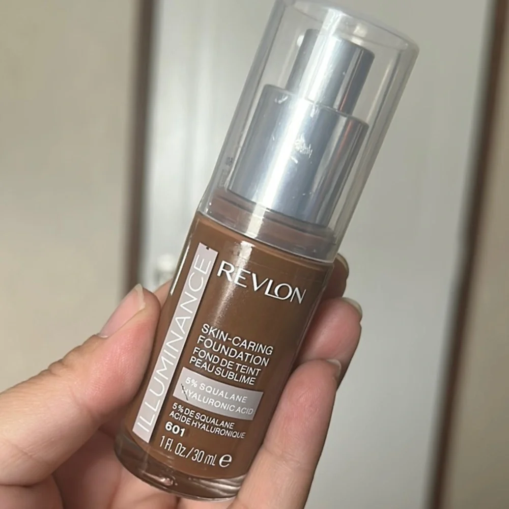 NWT Revlon 601 Soft Nutmeg Skin-Caring Illuminance Foundation 🌙 🌙